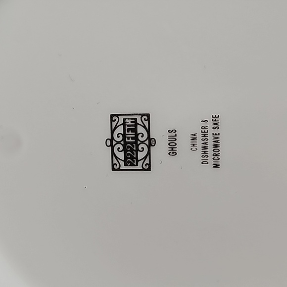 222 Fifth Ghouls just wanna have fun 4 Halloween Party plates VGUC - Picture 9 of 12